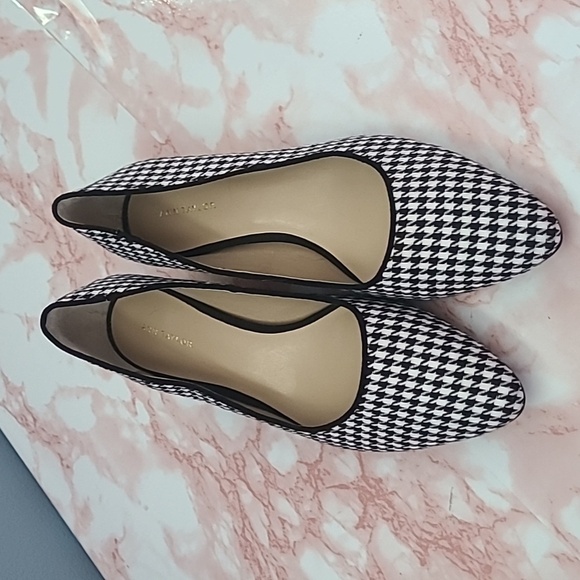EUC Ann Taylor Black White Chevron Gold Heel Pointed Toe Flat Sz 7.5M - Picture 2 of 7
